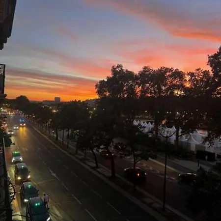 Eiffel Edge Escape 30 M From Eiffel Tower Homestay