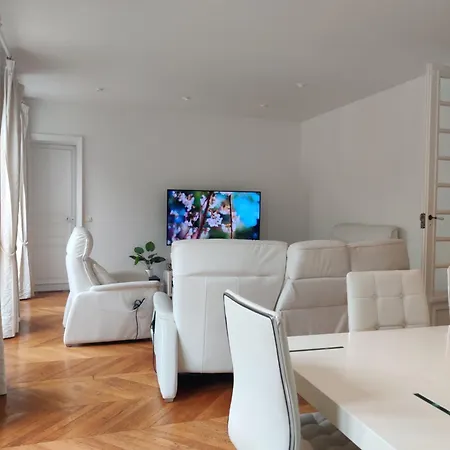 Eiffel Edge Escape 30 M From Eiffel Tower Alloggio in famiglia *